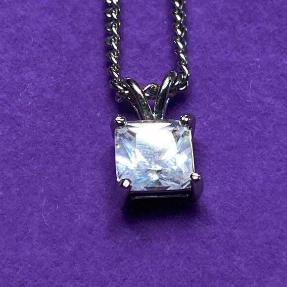 💛 Classic Stainless Steel Princess Cut Crystal Solitaire Necklace - Picture 3 of 7